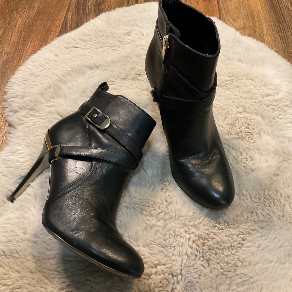 Marc Fischer Aprille Black Leather Ankle Heeled Boots Size 8.5 Womens Gold Buckl